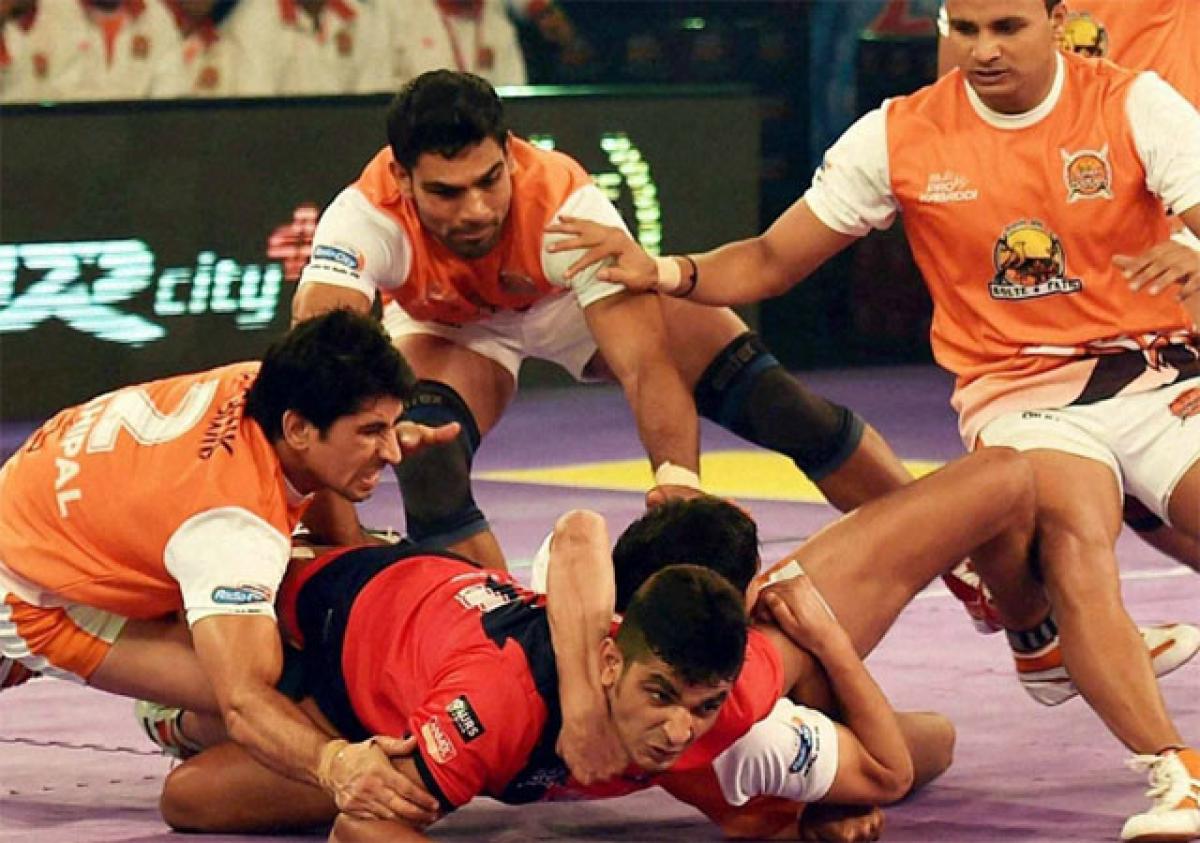 Puneri Paltan down Delhi