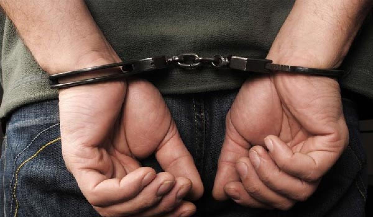 4 member gang held for selling illegal SIM cards