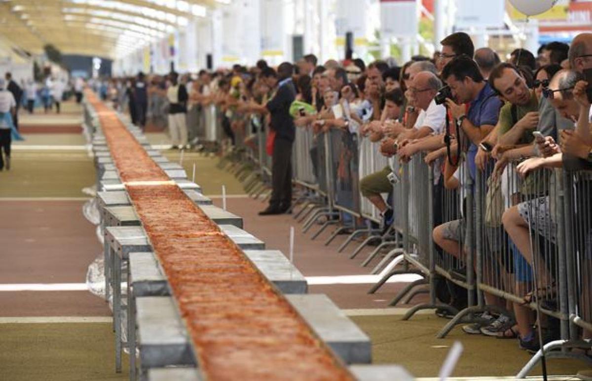 Italy dishes up world record with longest ever pizza