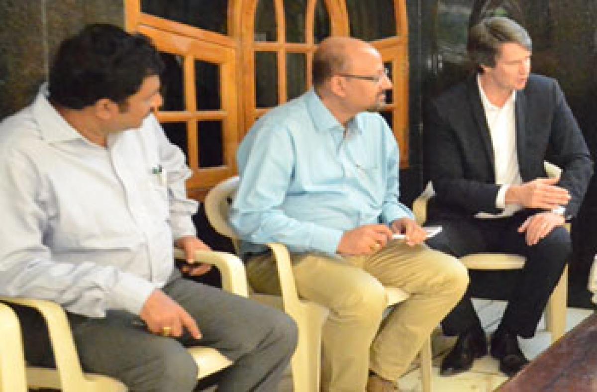 Essel team discusses smart city proposal with Mayor