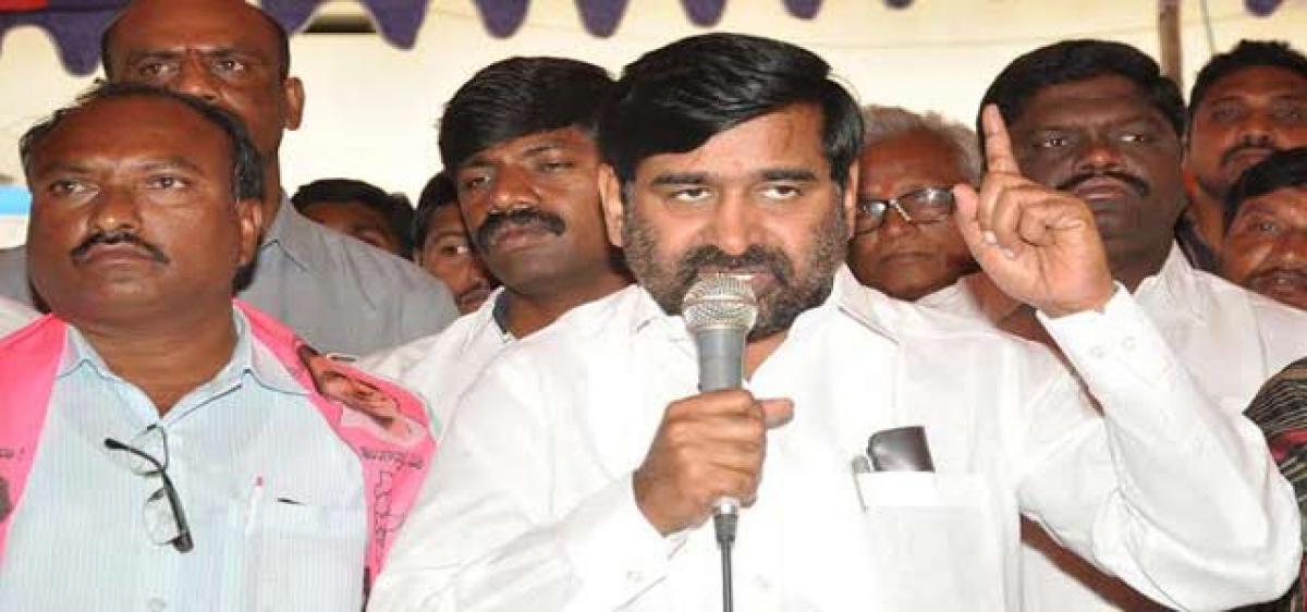 200 Left cadres switch loyalties to TRS