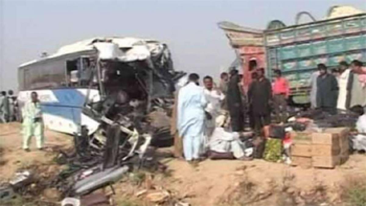 Bus-truck collision in Pakistan kills 18