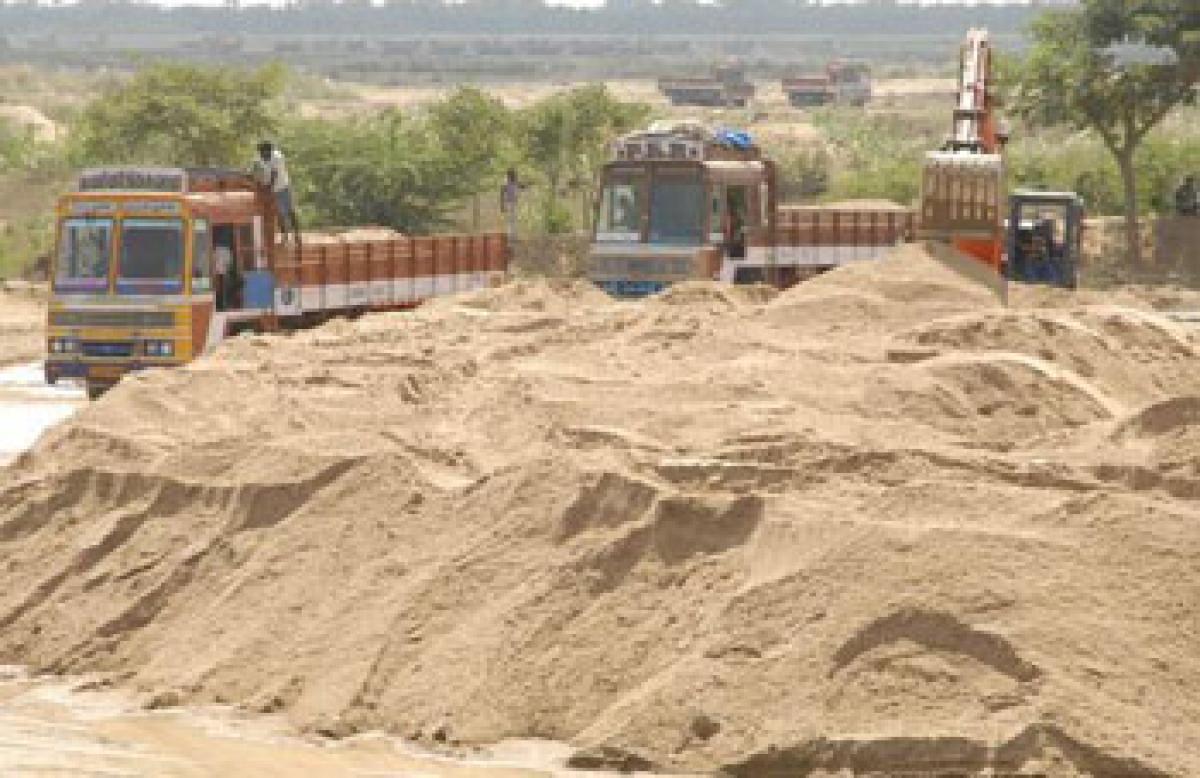 ­Collector fixes Rs 180 for loading sand in truck