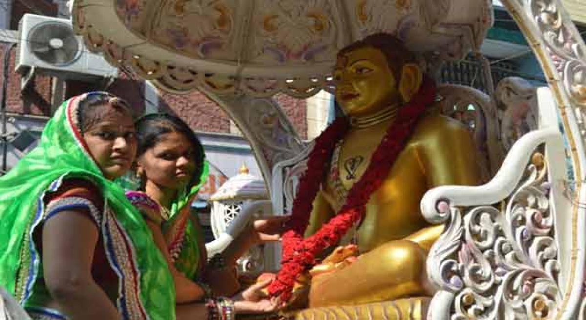 Bhavya Shobha Yatra marks Mahavir Jayanti celebrations