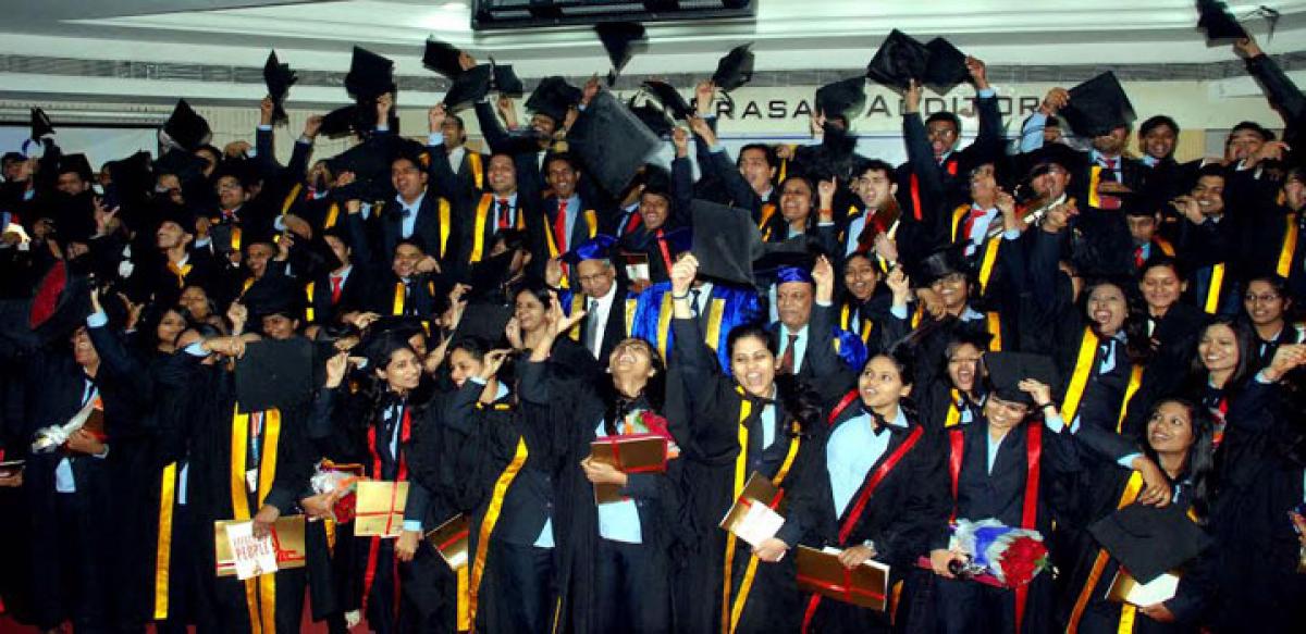 130 grads set to enter biz world with zeal