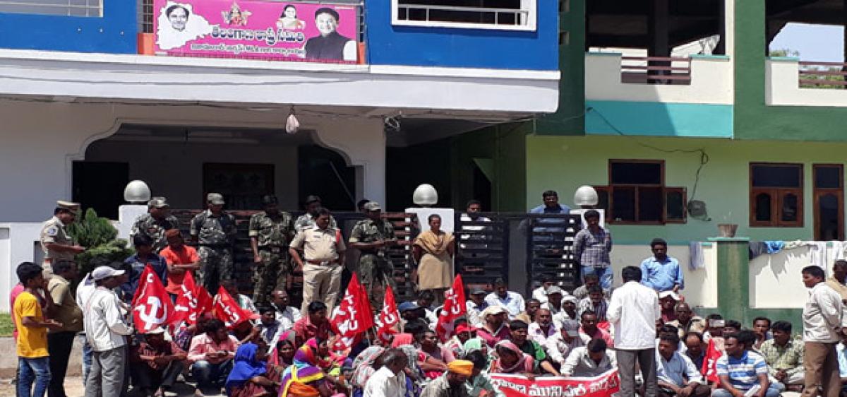 Nizamabad Municipal workers hold dharna at MLA’s house