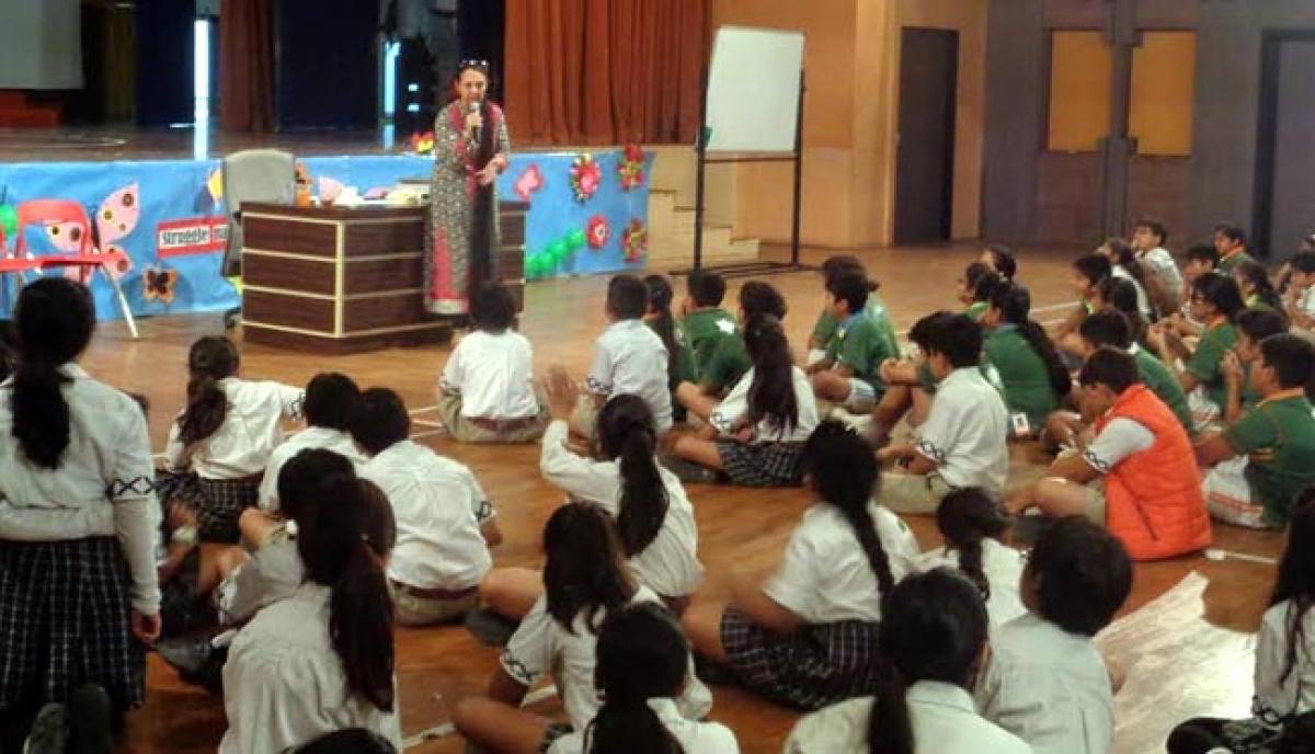 Dr. Aruna Broota, acclaimed Psychologist gives behavioral mantras to the children of Suncity School