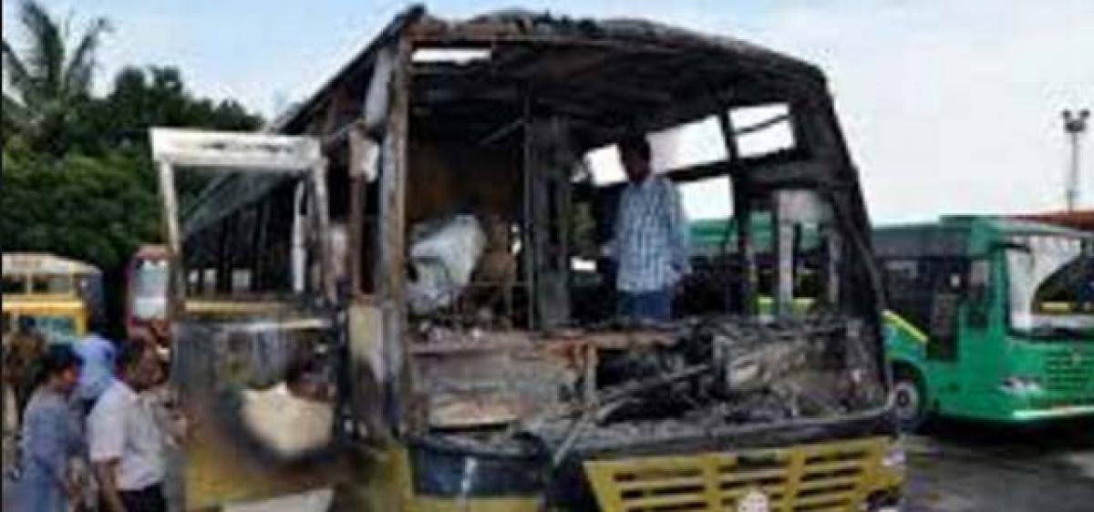 4 killed, 17 injured as TSRTC bus rams chemical tanker in Nalgonda