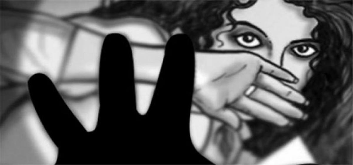 Cabbie held for rape bid on air hostess 