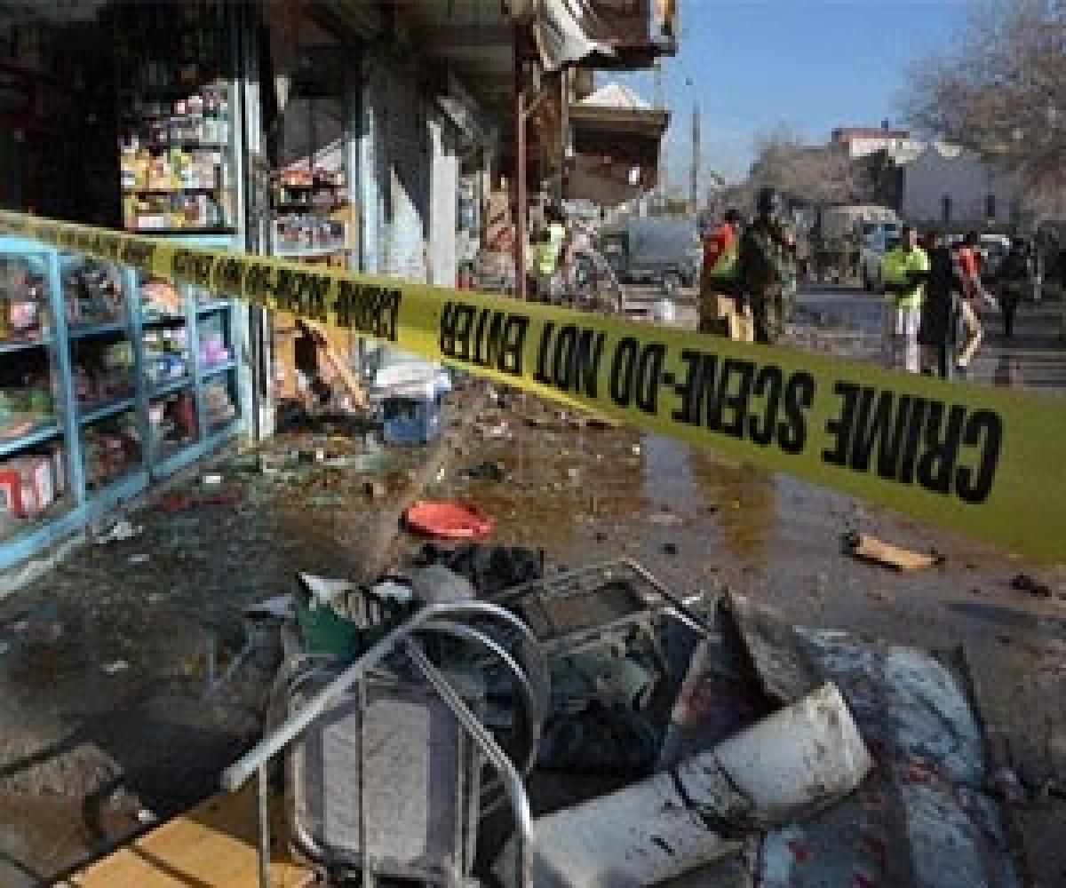 Peshawar suicide bomber detonates prematurely, kills three attackers