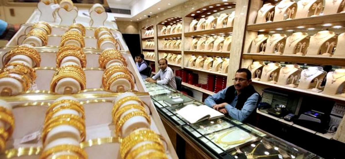 December gold imports to halve as cash crunch squeezes demand