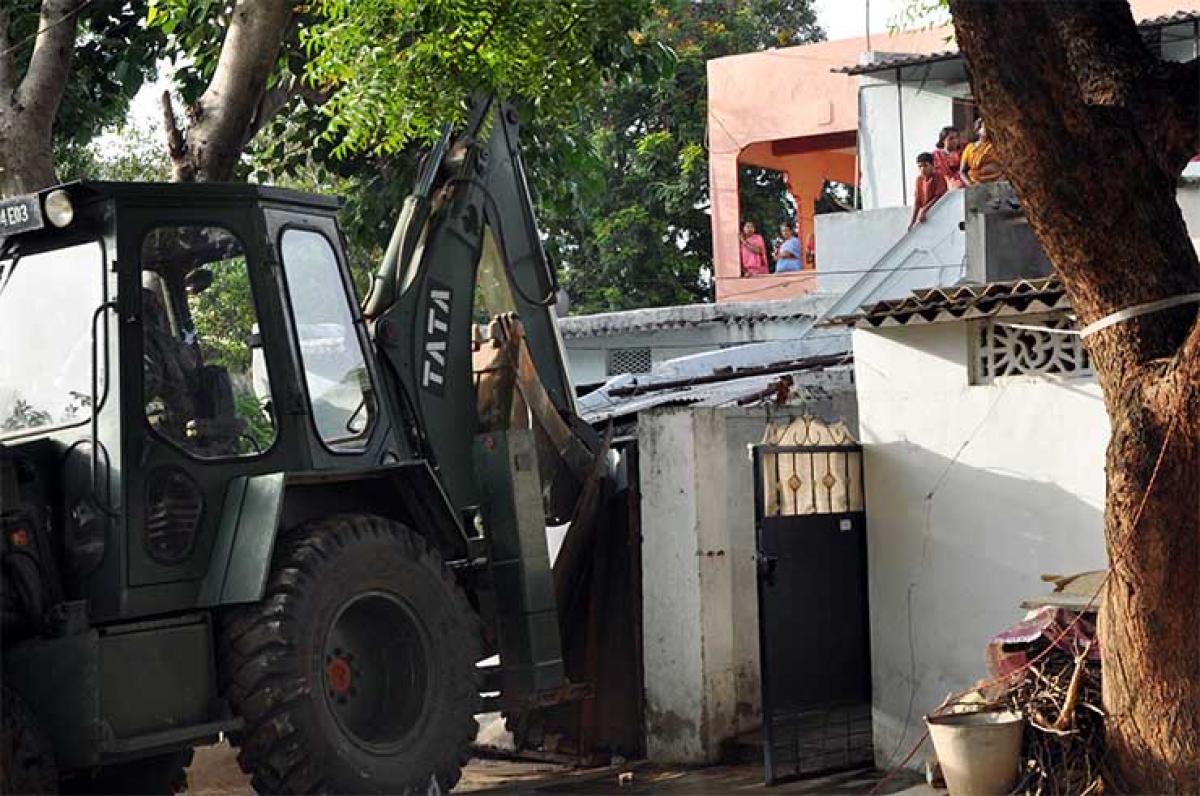 Army demolishes 100-yr old illegal tenements