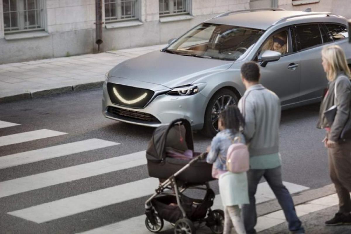 Smiling Car concept to detect pedestrians