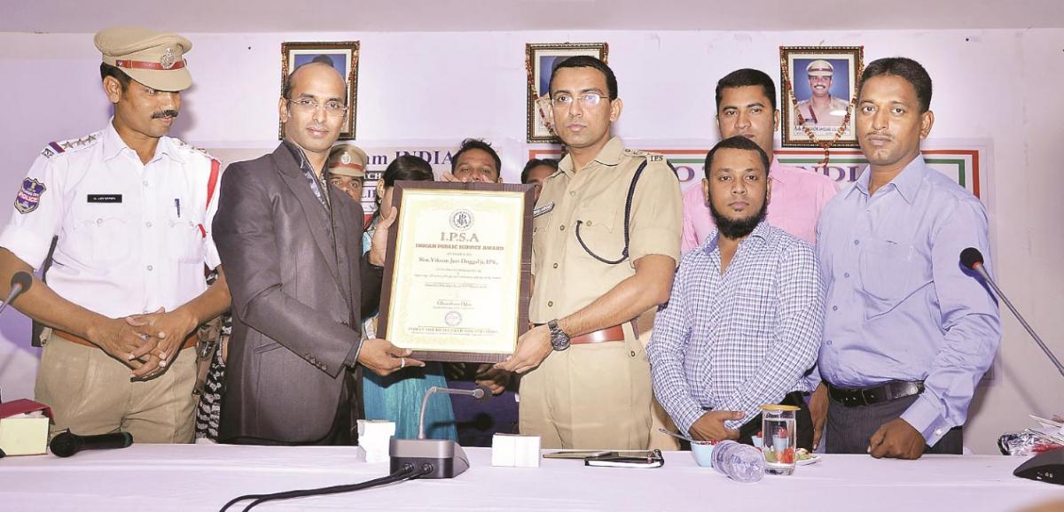 SP Duggal receives award for Jana Mythri programme