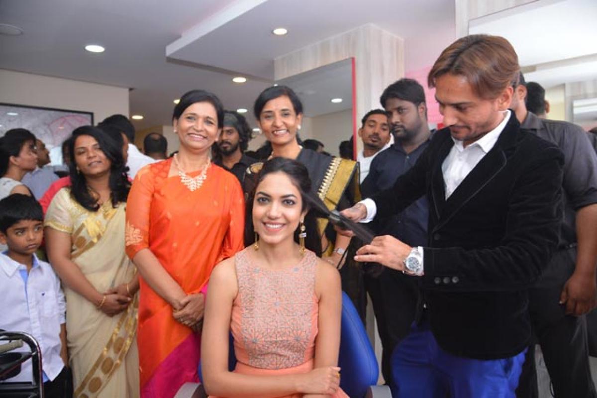 Ritu Varma launches Anoos franchise salon & clinic in city