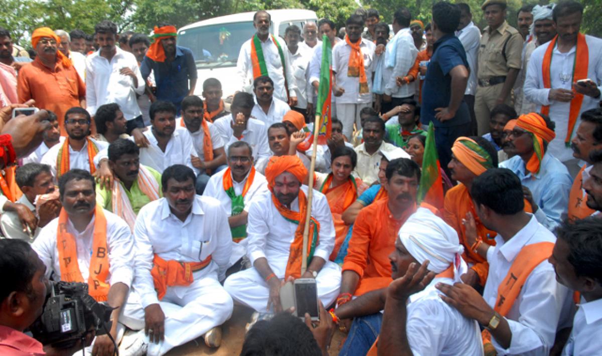 Cops foil BJP padayatra, arrest Kishan Reddy