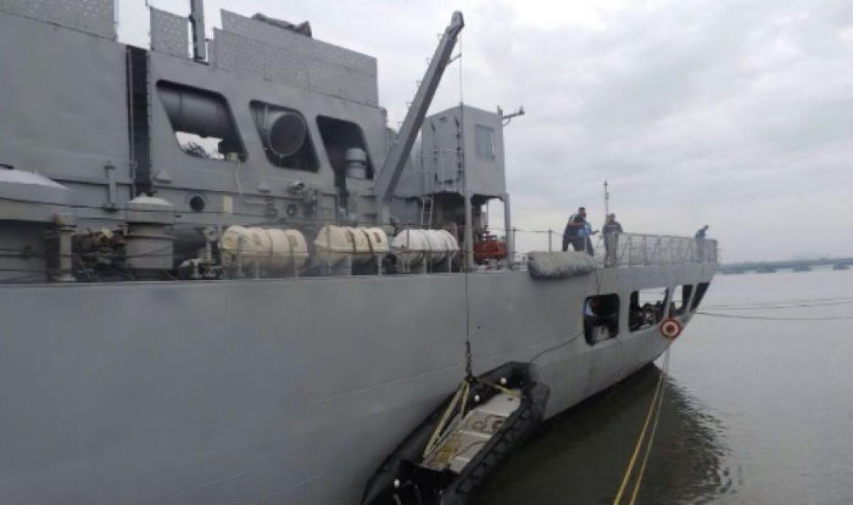 India rushes naval ships with relief materials to cyclone-hit Lanka