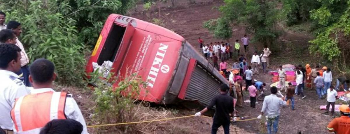 17 killed after bus on Mumbai-Pune expressway falls into ditch