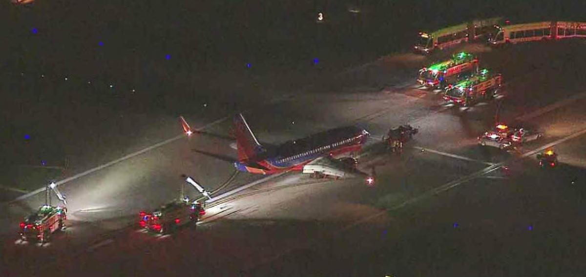 US flight makes an emergency landing at Los Angeles after a tyre brust 