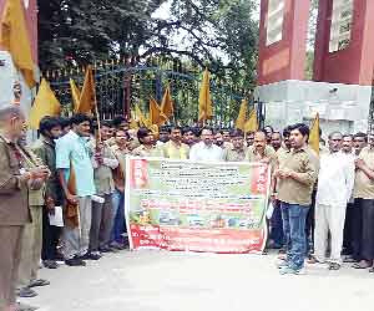 Auto drivers oppose basic qualification GO