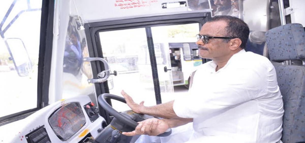 When Komatireddy Venkat Reddy turned a TSRTC driver!