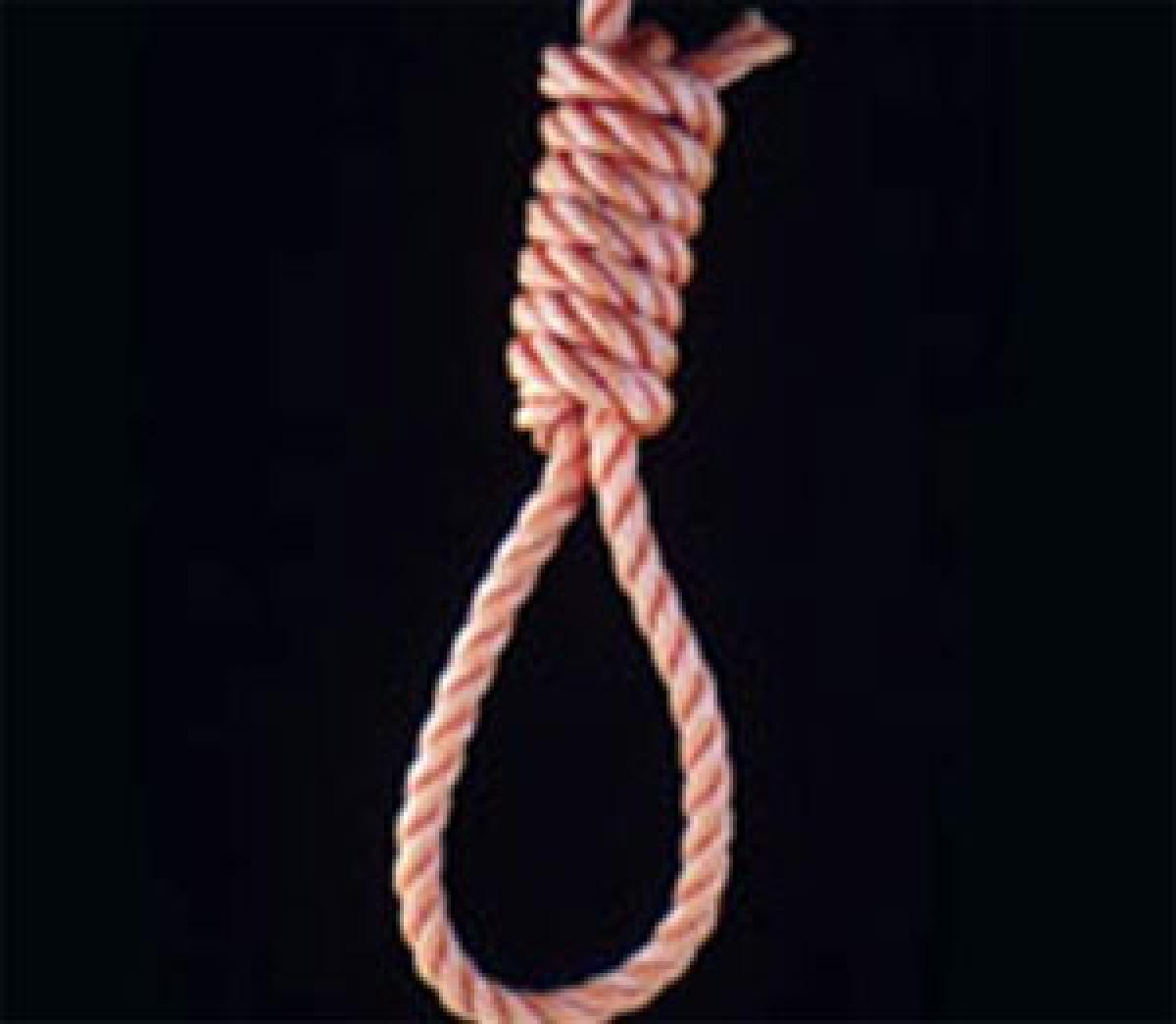 Woman kills 2 sons, hangs self