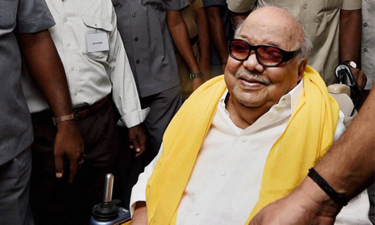 Karunanidhi admitted to hospital for throat and lung infection 