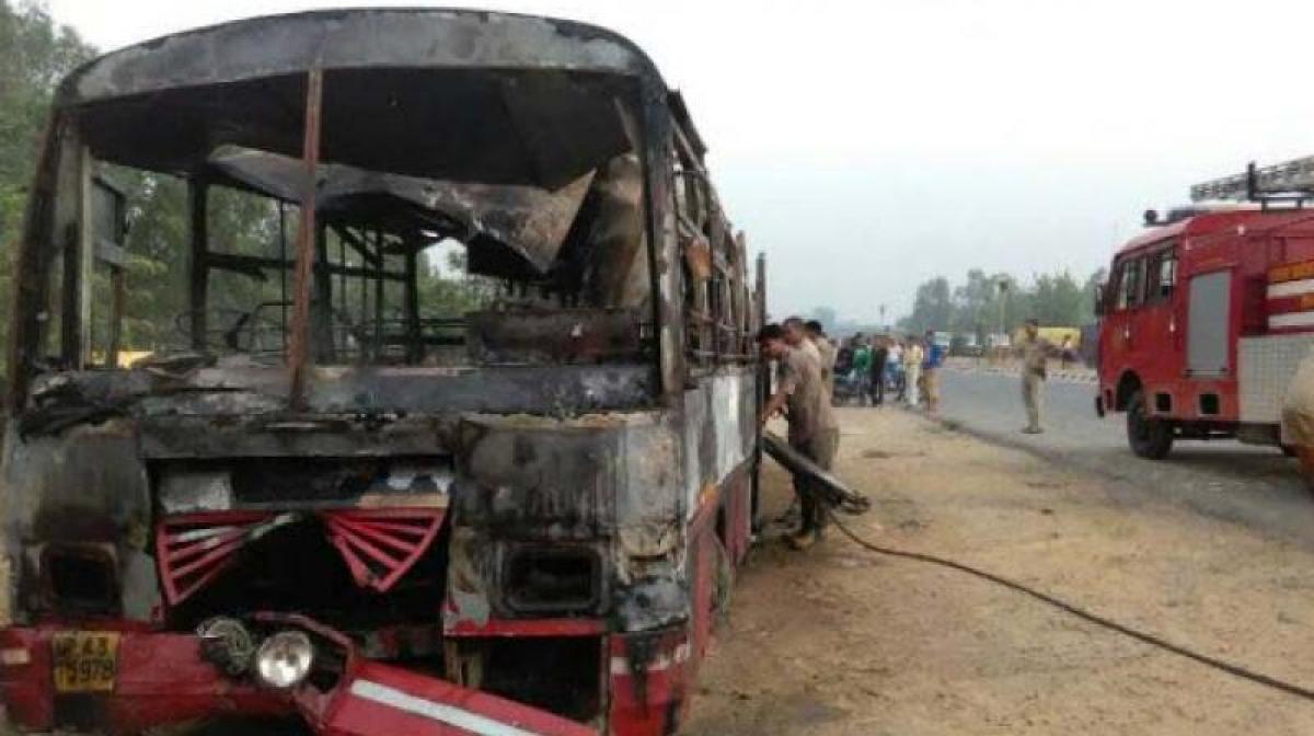 22 charred to death in Uttar Pradesh  bus accident