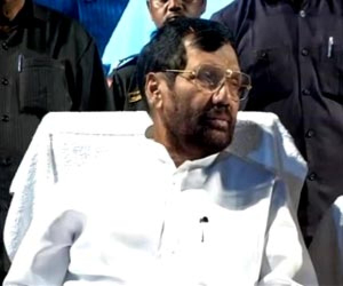 Paswan escalates attack on Nitish, demands CBI probe in Gaya road rage case