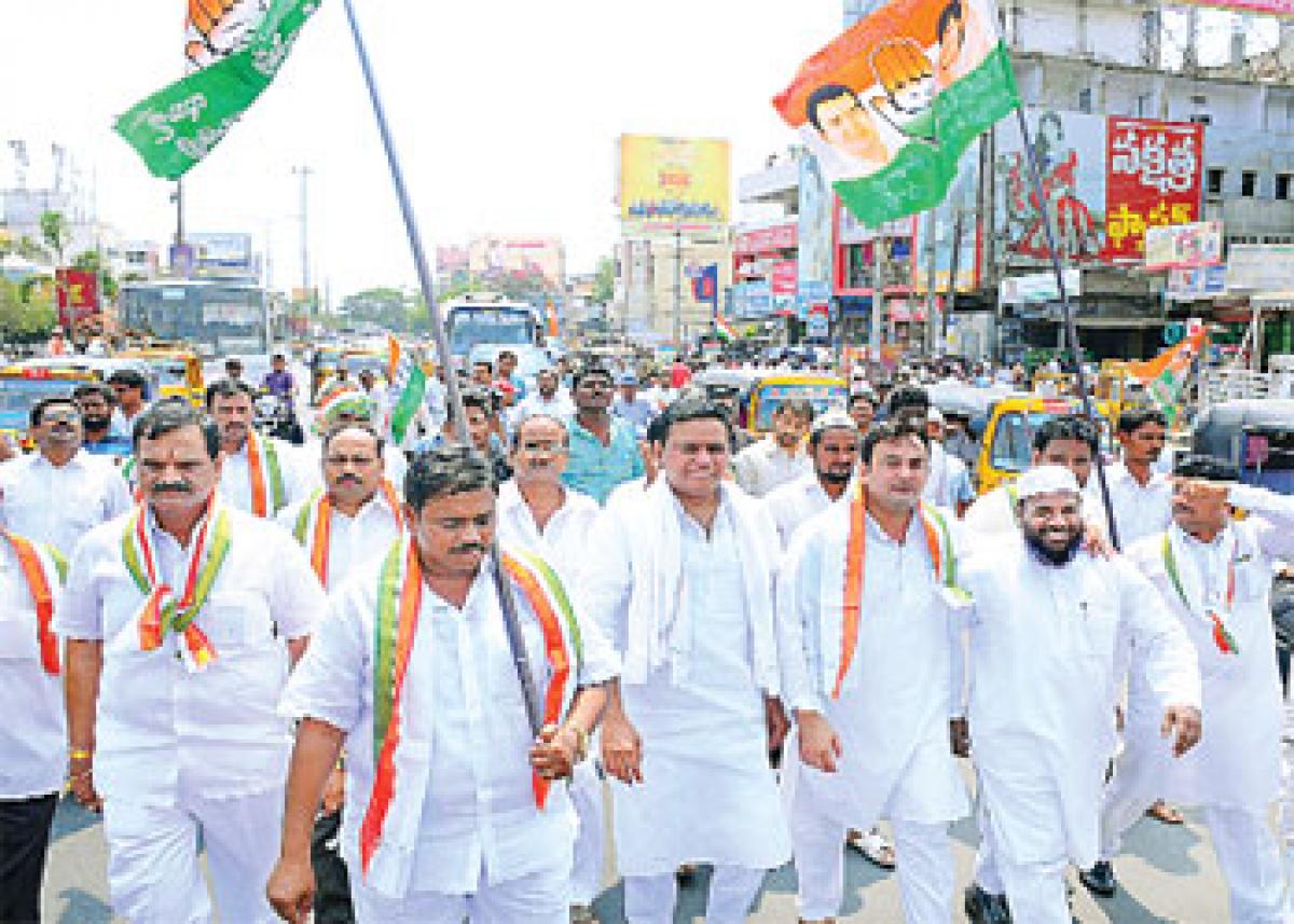 Cong activists take out rally