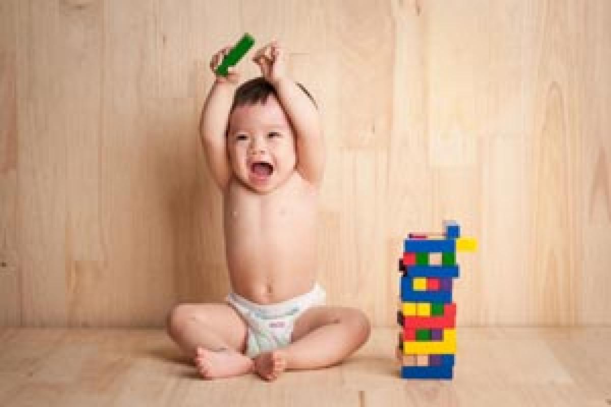 How infants’ brain decodes social behaviour