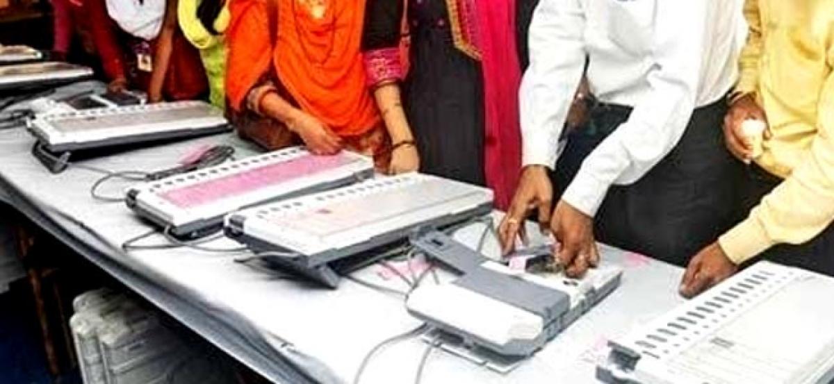 MCD polls: AAP files plea in Delhi HC to use VVPAT equipped EVMs