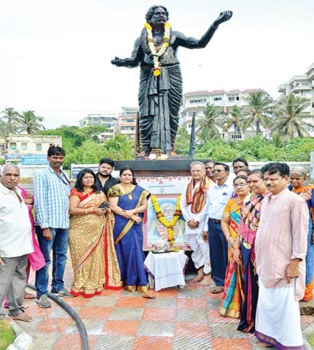 Harikatha Pithamaha Adibhatla Narayana Das Jayanti begins