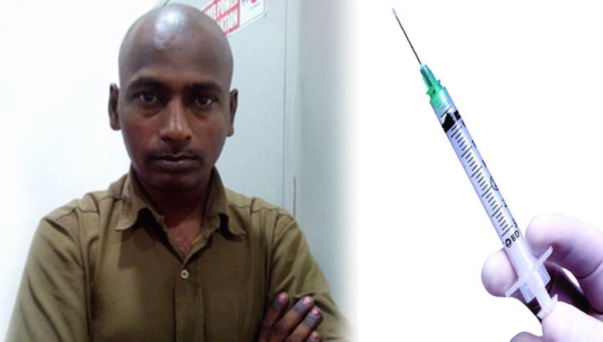 Syringe Psycho Strikes Back, caught red handed in train Bhagyanagar Express