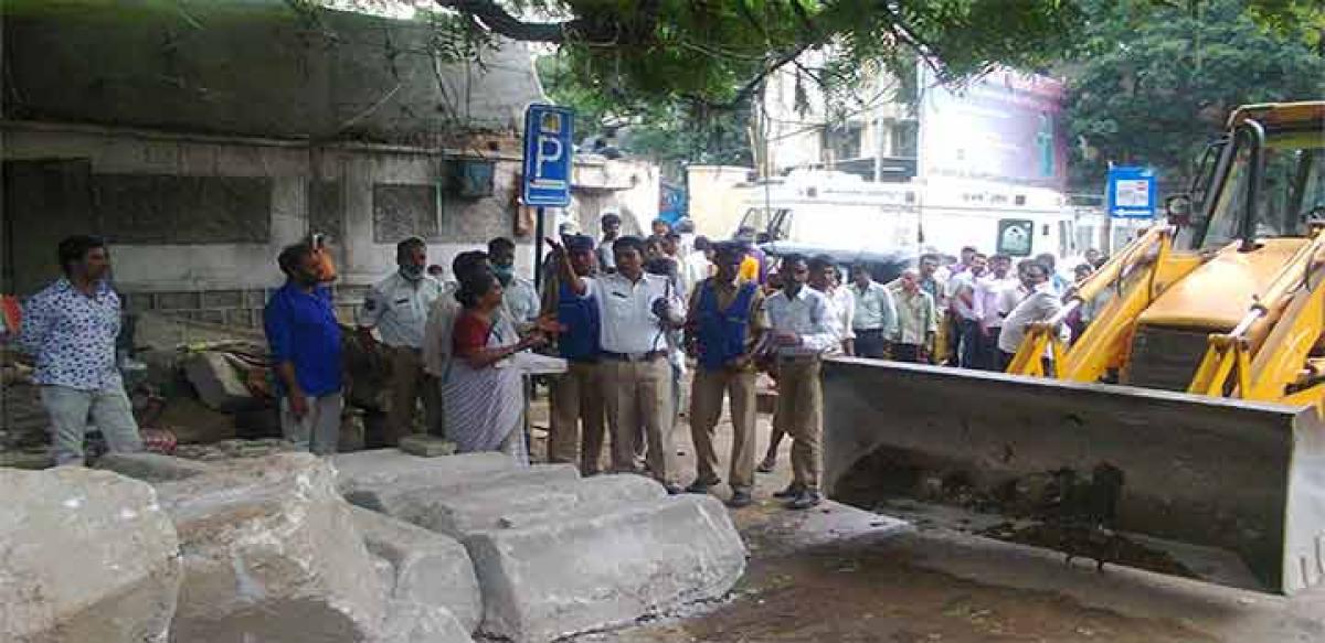 GHMC demolishes encroachments