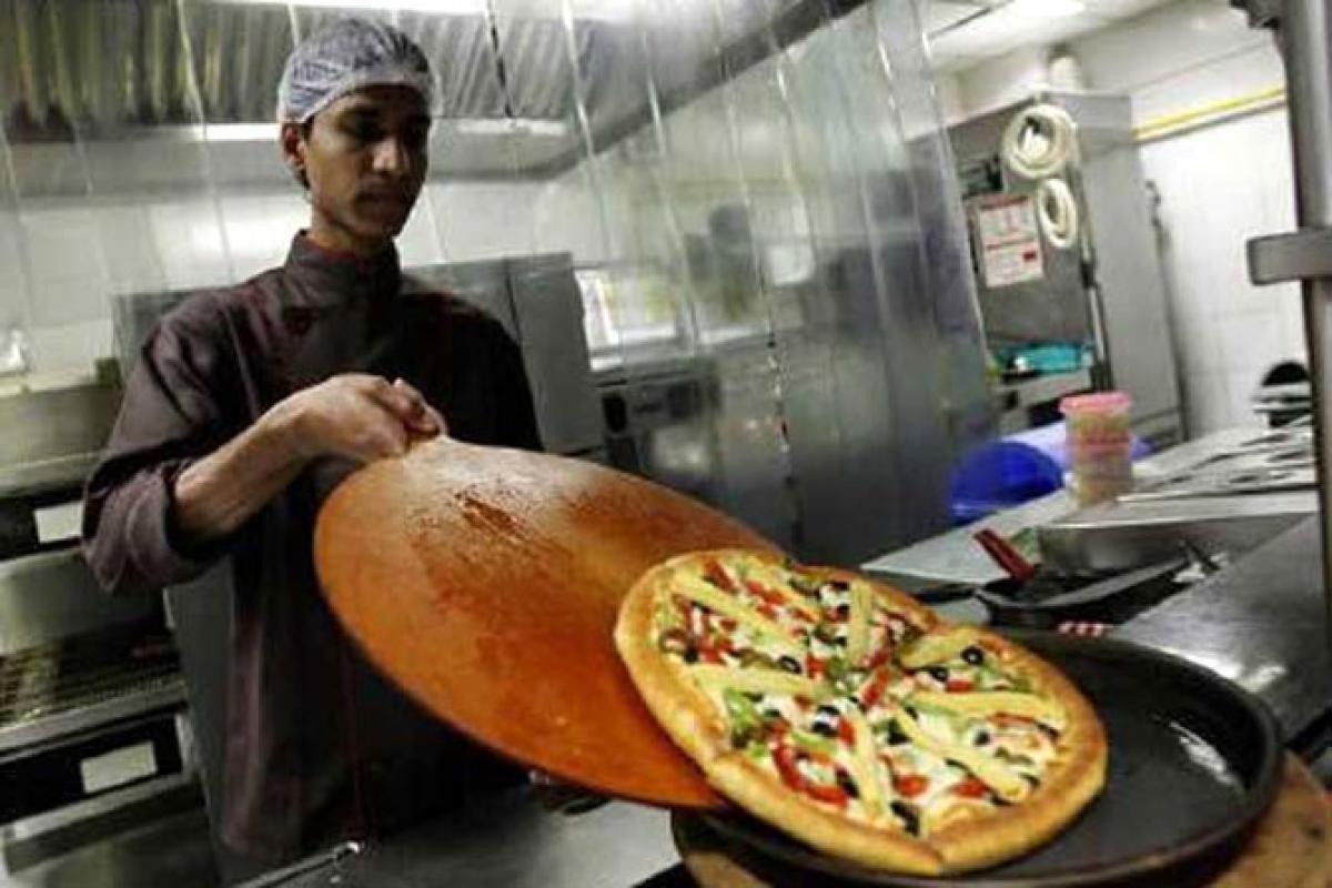 Railways to provide fresh food cooked after every 2 hours