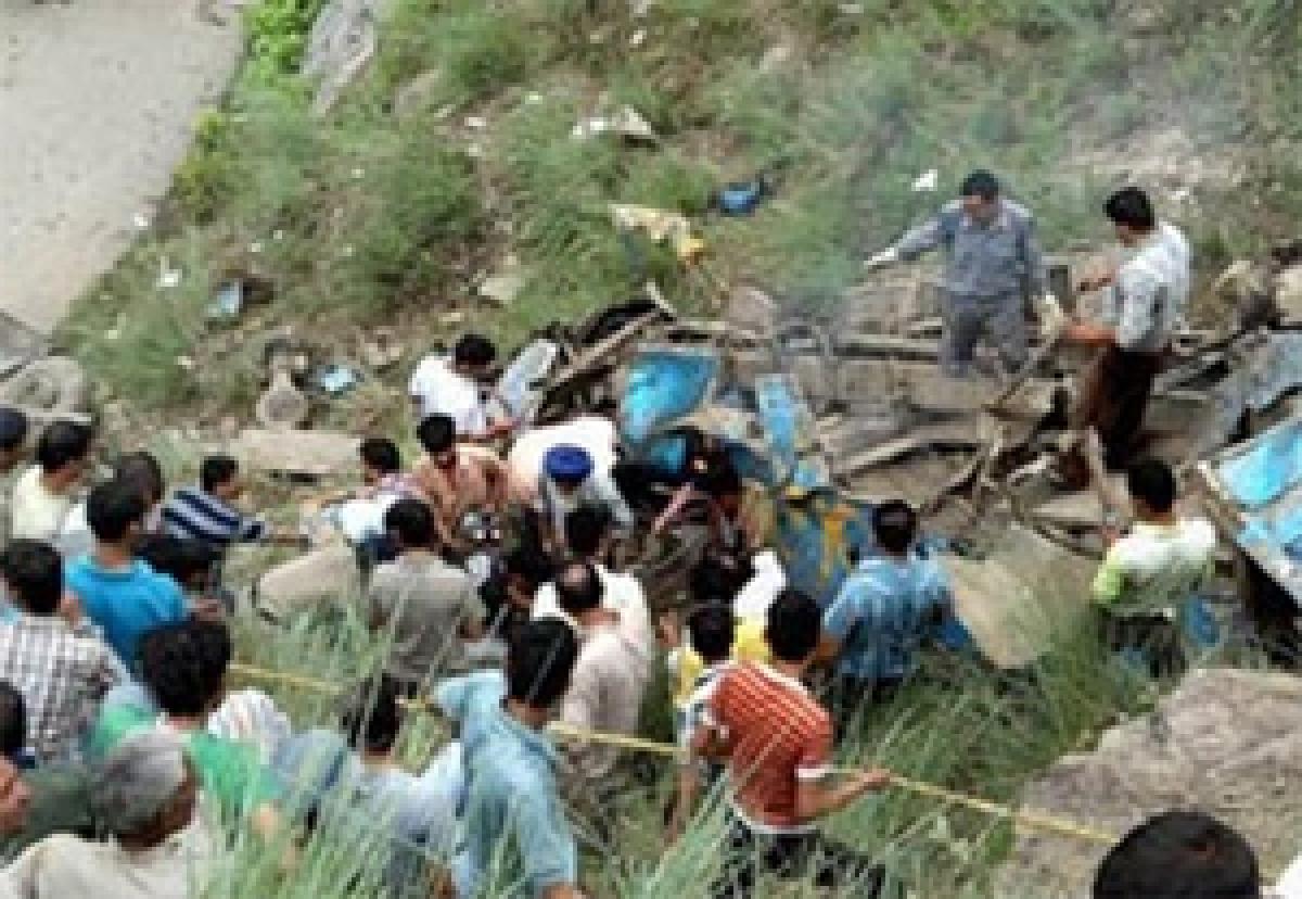 Truck falls into gorge in J-K, kills 3