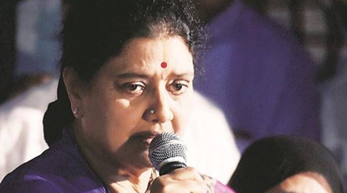 Sasikala reinducts 2 family members sacked by Jayalalithaa