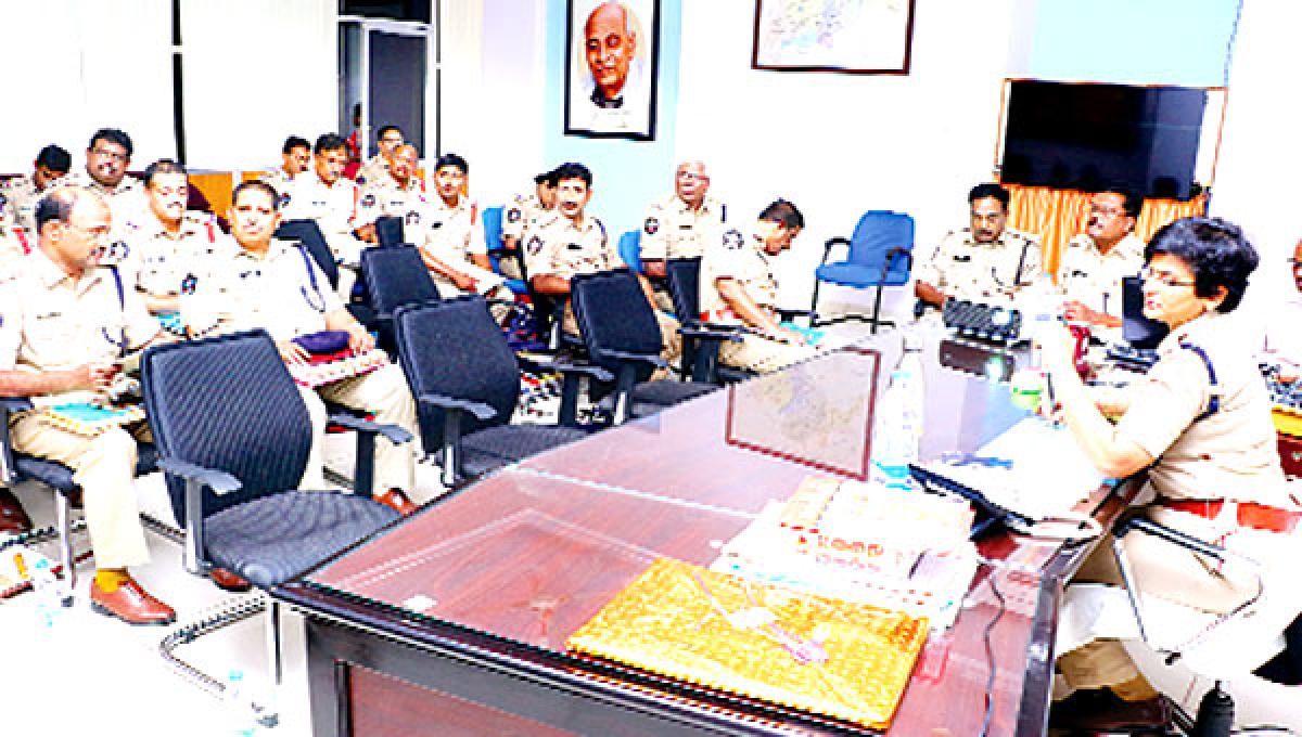 Expedite pending cases: Urban SP to police officials