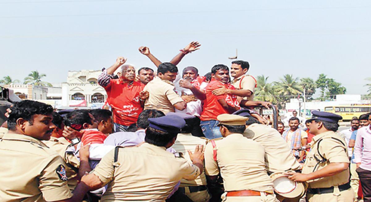 Police foil CITU padayatra