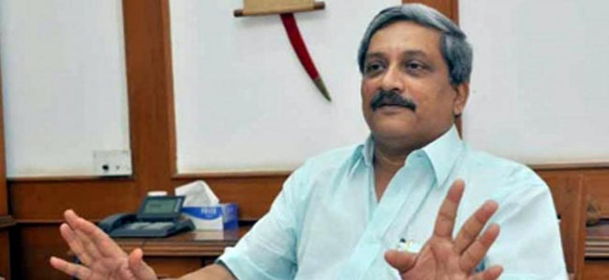 Bribery remark controversy: EC asks Manohar Parrikar to reply by Feb 9