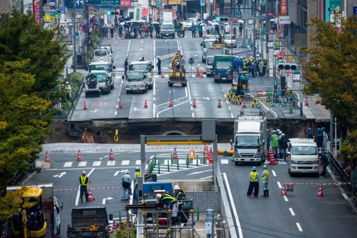 Giant sinkhole in Japan city street, causes blackout & disrupts traffic