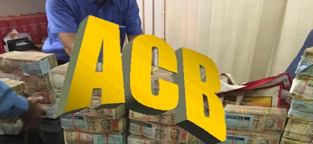 Excise CI caught taking Rupees 50k bribe