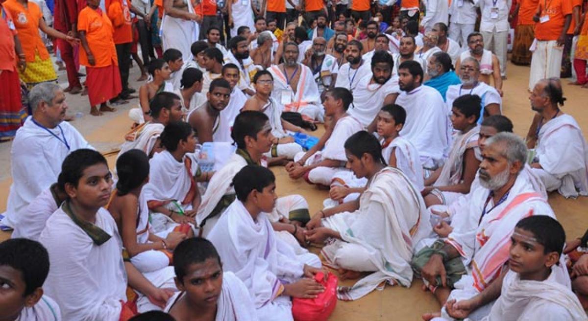 Durga temple priests stage dharna