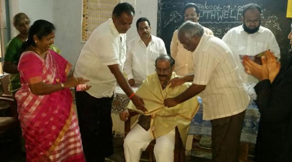 Municipal school teachers felicitated