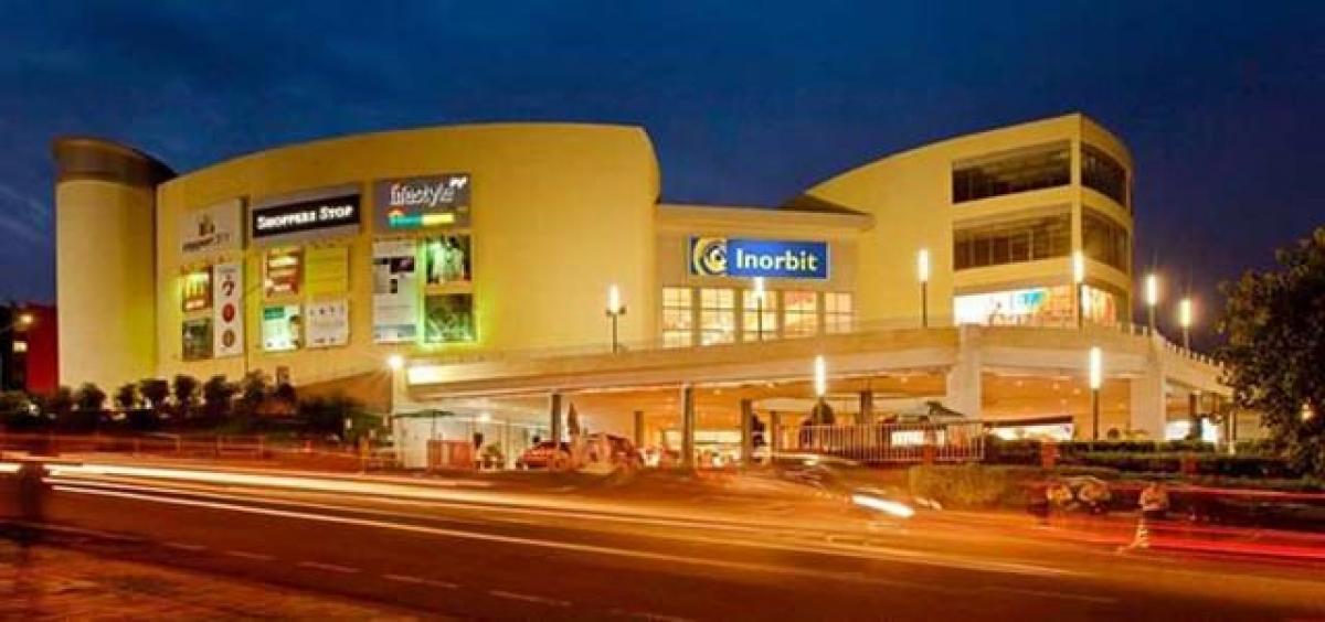 Inorbit Mall celebrates with flash sales