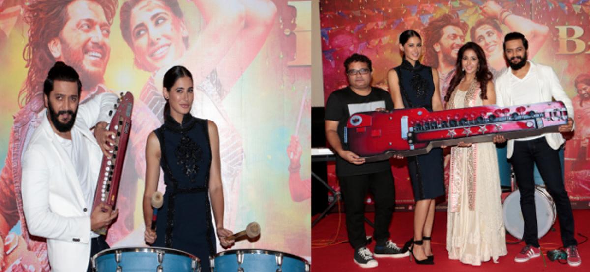 Riteish Deshmukh, Nargis Fakhri, Krishika Lulla & Ravi Jadhav launch the musical trailer of Banjo!