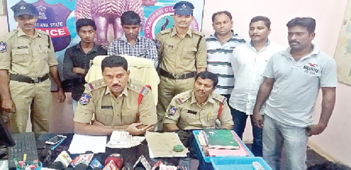 Two nabbed with fake currency