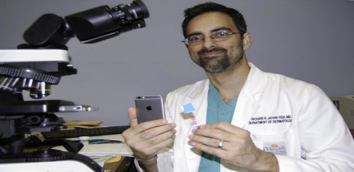 Smartphone microscope spots skin cancer
