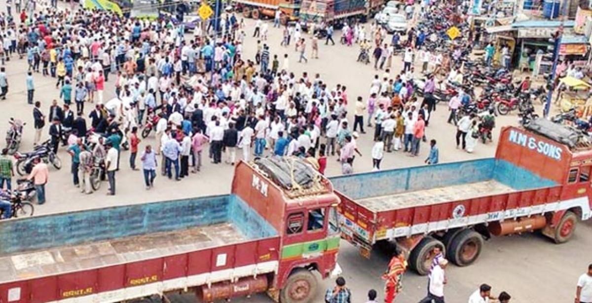 Huge traffic jam on Warangal Hyderabad highway